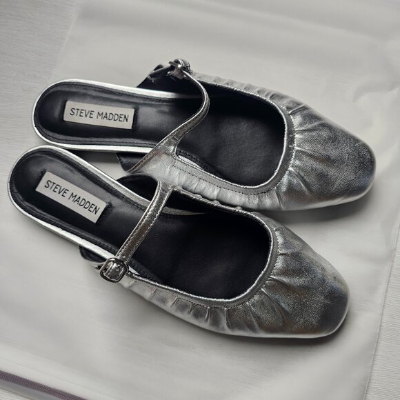 Steve Madden Gisele Flat in Silver SZ 8M NWOT - Picture 1 of 5